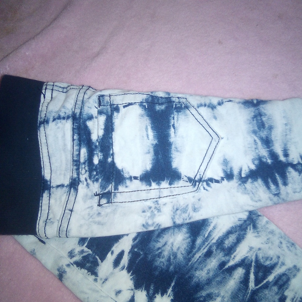Shorts - Picture 2 of 3